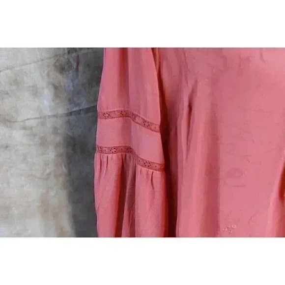 Torrid size 2 button down blouse long sleeve embroirded scalloped hem elastic cu - Picture 4 of 15